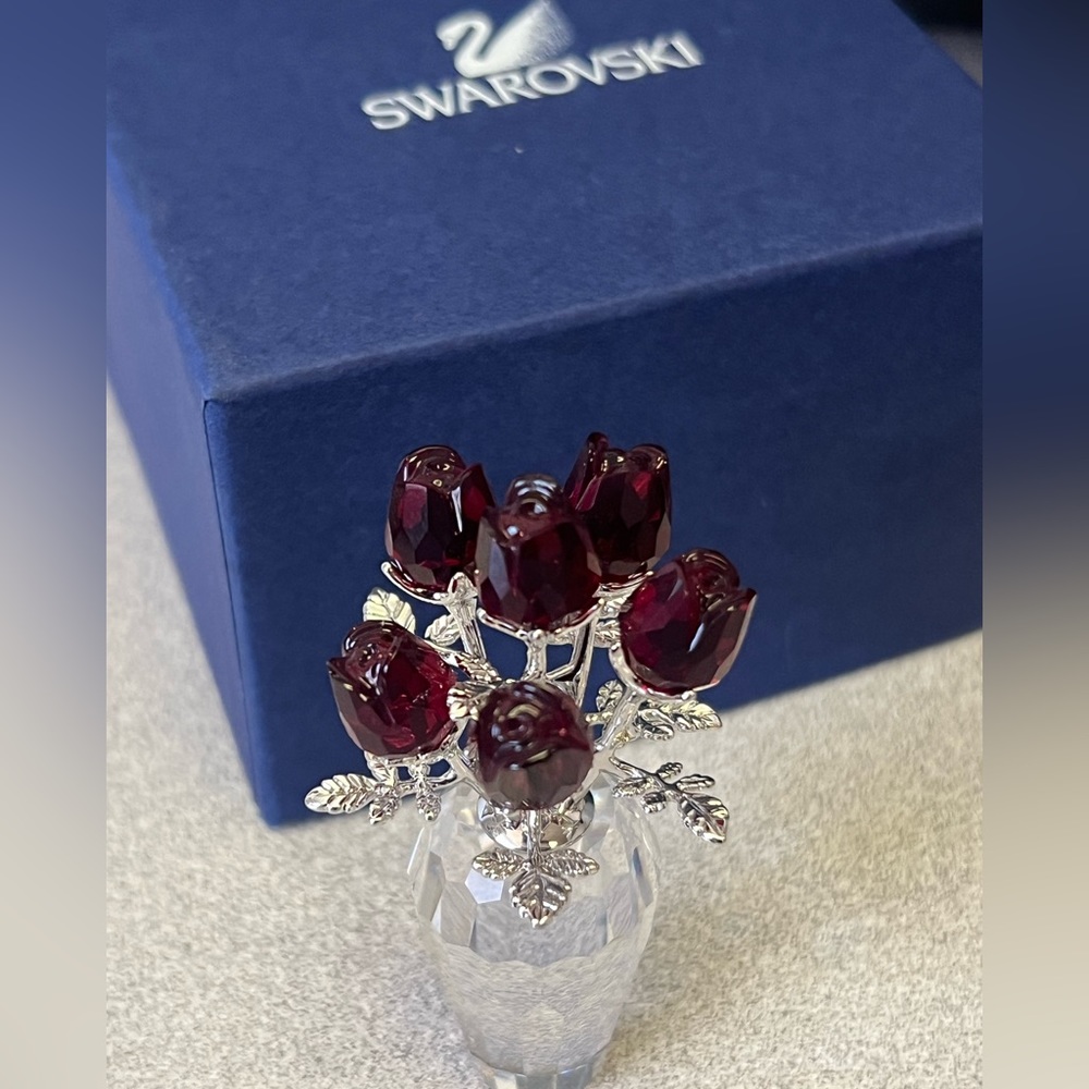 SWAROVSKI CRYSTAL RED ROSE FLOWERS WITH VASE FIGURINE & ORIGINAL SWAROVSKI BOX